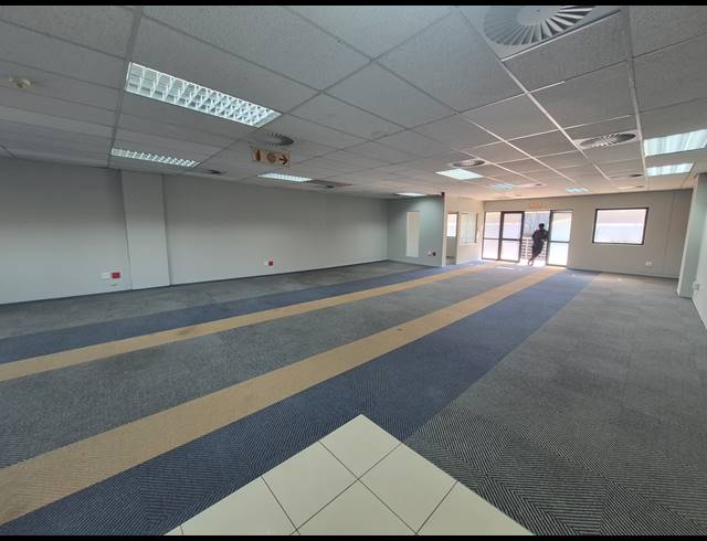 158M² OFFICE TO LET IN WOODMEAD